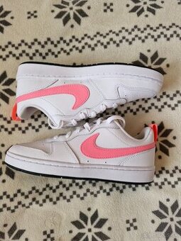 Nove Nike  v. 38,5