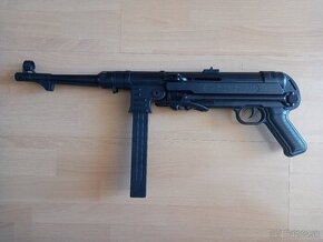 Samopal MP-40(plastová replika) - 1