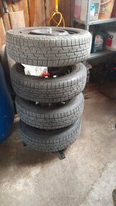 Predám kolesá 175/65 R15 84T a puklice Toyota