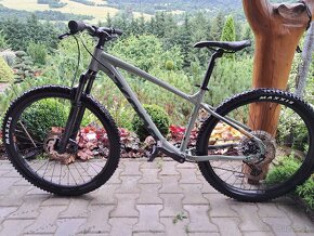 Bicykel Kona Cinder Cone 27,5" 2023, gloss metalic green