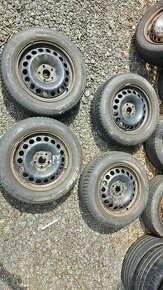 54. Sada zimních pneu 205/60 r16 vč disků 5x105