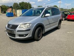 Volkswagen Touran Cross DSG 1T2 7 míst