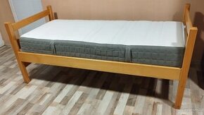 drevena postel s matracom Ikea, 90x200x70 cm