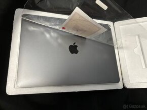 Displej MacBook Air M1