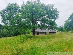 Kamenný dom s 4ha pozemkom v obci Hrušov - 1