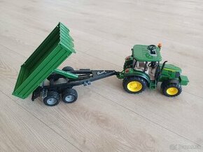 Bruder traktor s vyklapacou vleckou