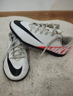 Turfy Nike 37,5