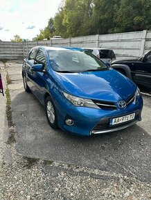 Toyota Auris hybrid - 1