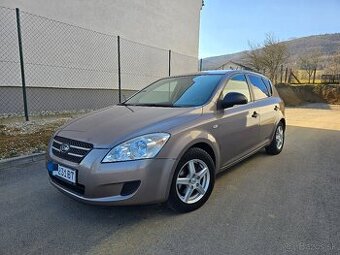 Kia Ceed 1.6benzin 97400km 1.majiteľovi,slovenské auto