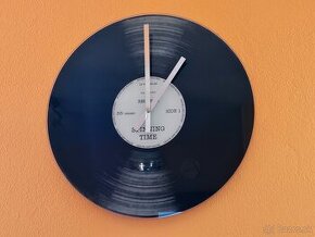 Hodiny vzhľade vinylovej platne