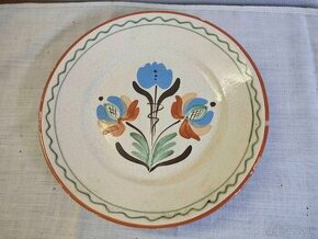 Starý keramický taniere