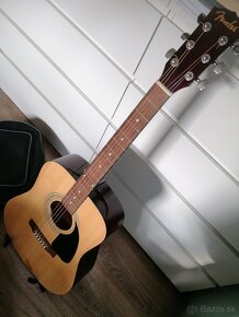 Akustická gitara Fender s príslušenstvom