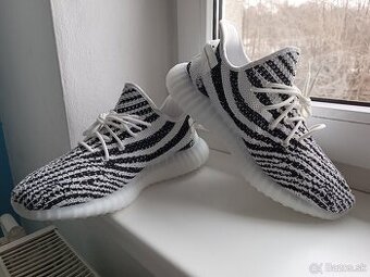 YEEZY 350 zebra