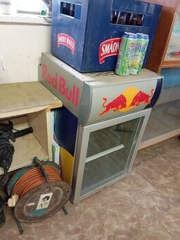 Predám malú chladničku Red Bull