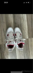 Jordan4 metalic red