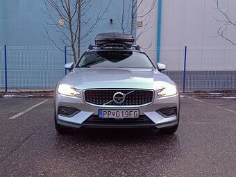 Volvo V60 Cross Country B4 145kW AT8 AWD Pro, v záruke