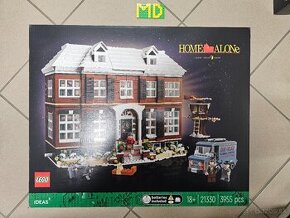 LEGO 21330 Sám doma