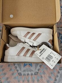 Krásne dievčenské tenisky Adidas