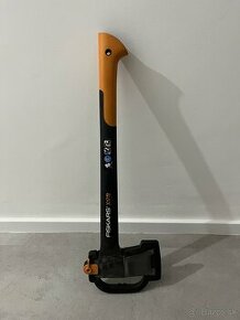 Sekera fiskars x17