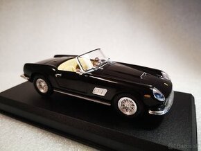 Predám kovový model auta Ferrari 250 California, 1:43