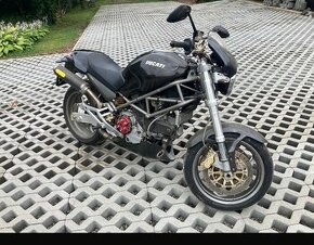 Ducati Monster 900 - 1