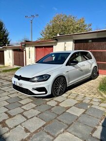 VW Golf R 2.0 TSI 4MOTION DSG