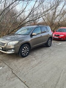 Predam toyotu rav4 4×4