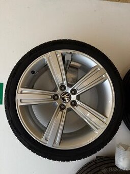 5x112 r19 8j et32 235/40 r19 REZERVOVANÉ