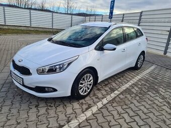 Kia Ceed SW combi 1.6 benzin rok 2013