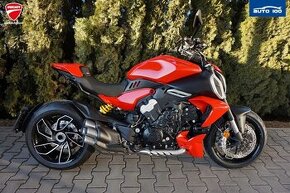 Ducati Diavel V4 red