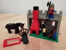 Lego Castle 6040 - Blackmith Shop - 1