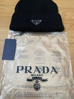 Prada čiapka