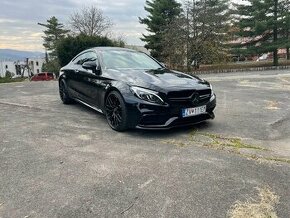 AMG C63S coupe V8 biturbo 504PS