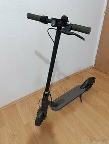 Xiaomi Mi Scooter Essential čierna e-kolobežka - 1