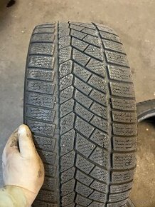 225/40 R18 Continental