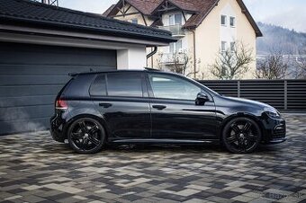 Golf R 2.0 TSI 4Motion 265kW, originál úprava APR, HF karbon