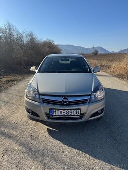 Opel Astra 2011