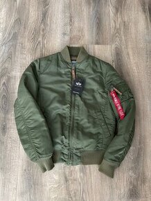 Nová bombera Alpha Industries v. S