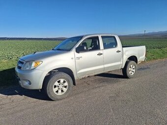 TOYOTA HILUX 2,5 DIESEL 4X4 KLÍMA