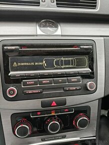 VW Passat b7 originál radio - 1