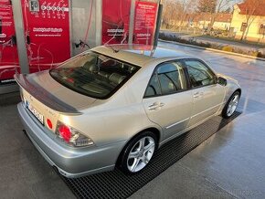 Lexus IS200