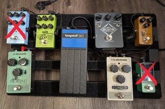 Pedalboard + gitarové efekty + príslušenstvo