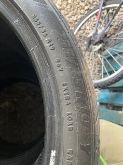 Pneu 255/35 R19 letne