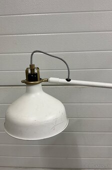 Vysoká IKEA Ranarp Lampa poškodenia farby