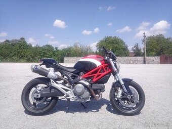 Ducati Monster 696