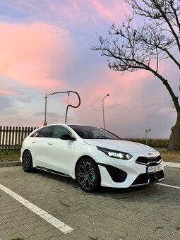 Kia PROCEED 2023 1.5 T-GDi GT-line 6 manual.