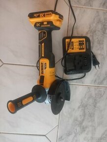 DeWALT DCG405P2