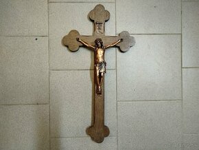 Starý krásny drevený kríž s medeným Ježiškom - 1