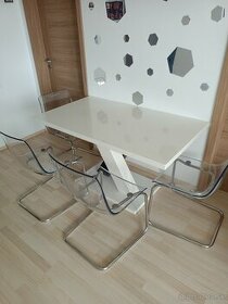 Jedálenský stôl so stoličkami - 1