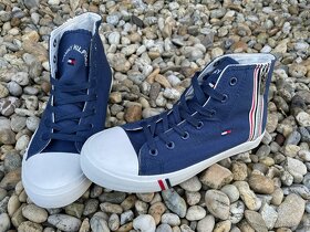 Tmavomodré Tommy Hilfiger tenisky - 1